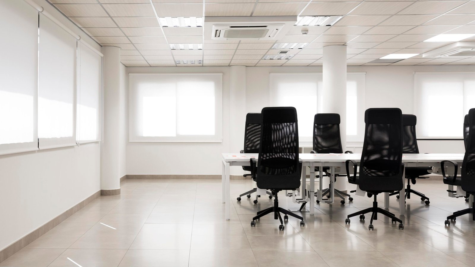 empty-conference-room-with-copy-space